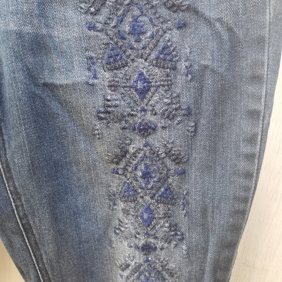 Ladies "Wrangler" Size 7x31, Blue MidRise, - Picture 3 of 7
